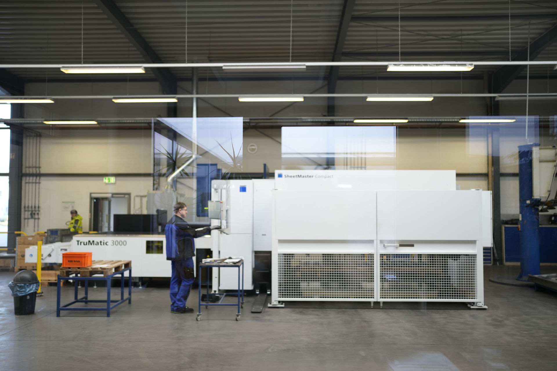 A large room with a machine in the middle